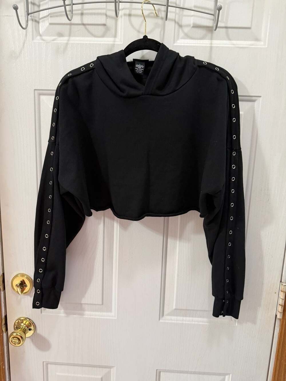 rue21 Black Eyelet Trim Raw Hem Cropped Hoodie